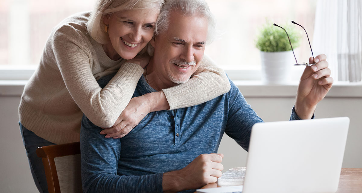 Couple looking online at foodservice software to confirm that their resident familiy member is getting proper nutrition at each meal